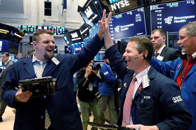 Dow Jones tăng gần 600 điểm sau báo cáo việc làm yếu hơn dự báo