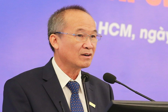 Bộ Công an nói Chủ tịch Sacombank Dương Công Minh không bị cấm xuất cảnh