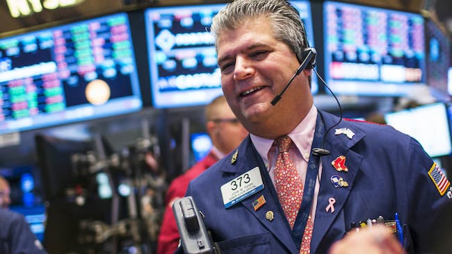 Dow Jones và S&P 500 tiếp tục lập kỷ lục mới
