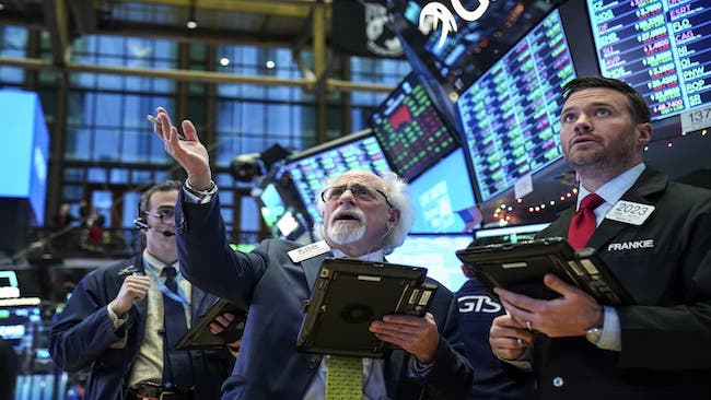 Giảm hơn 100 điểm, Dow Jones đứt mạch 3 phiên tăng liên tiếp