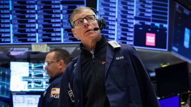 Dow Jones mất hơn 400 điểm sau báo cáo lạm phát nóng hơn dự báo
