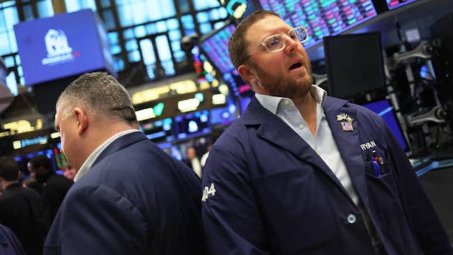 Dow Jones rớt hơn 470 điểm, S&P 500 chứng kiến phiên tồi tệ nhất kể từ đầu năm