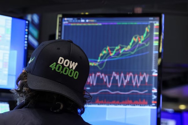 Dow Jones khép phiên trên mốc 40,000 điểm lần đầu tiên trong lịch sử