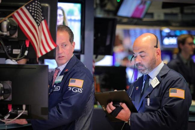 S&P 500 tiếp tục giảm, lùi sát về vùng thị trường “con gấu”