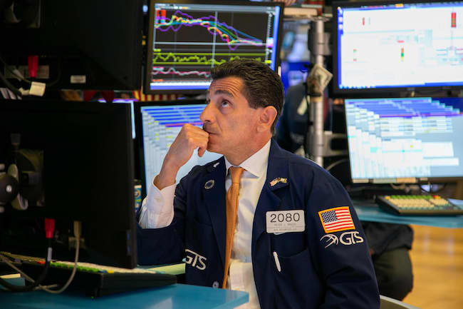 Phố Wall đỏ lửa, Dow Jones mất hơn 500 điểm