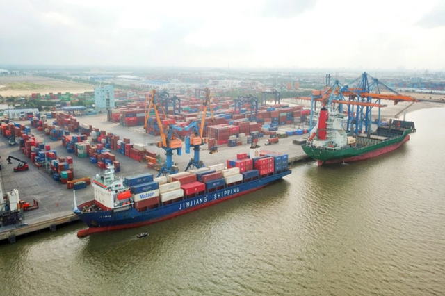 Căng thẳng Biển Đỏ: Cước vận tải container tăng vọt, Bộ GTVT chỉ đạo khẩn