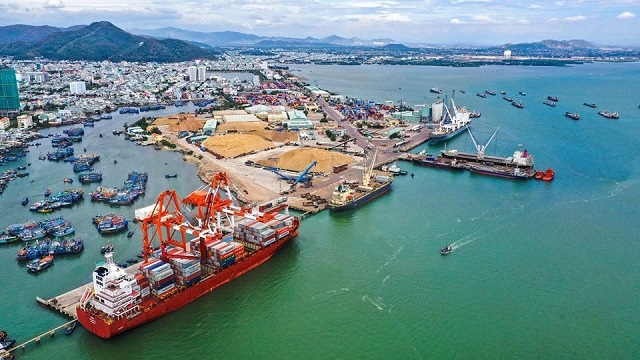 Cảng Quy Nhơn thực hiện 83% kế hoạch lợi nhuận sau 6 tháng, cổ phiếu bật trần