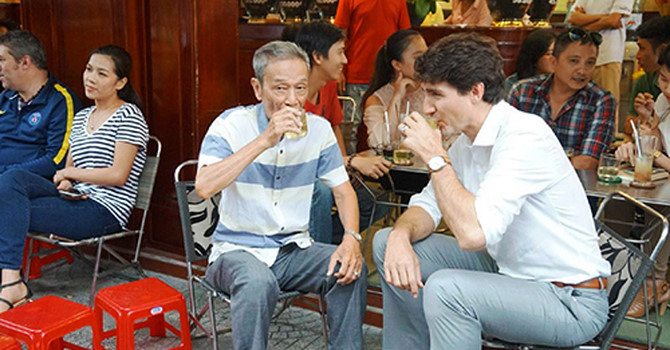 Quán cà phê đông nghẹt khách sau khi đón Thủ tướng Canada 