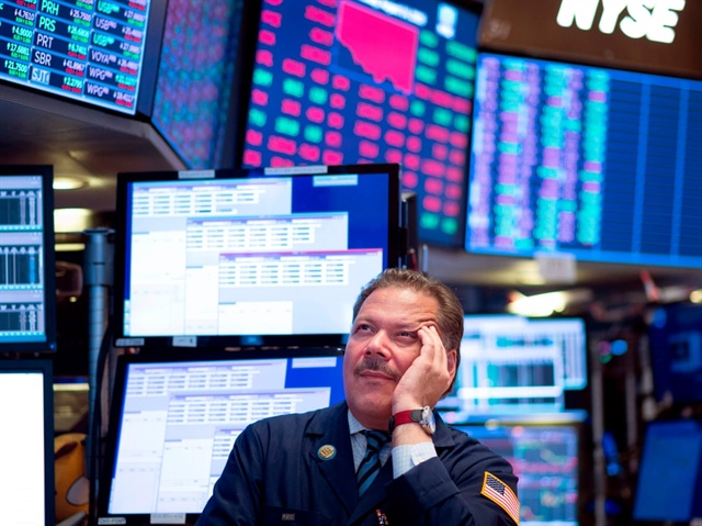 Bán tháo lại ập đến, Dow Jones giảm gần 500 điểm, Nasdaq sụt 3.5%