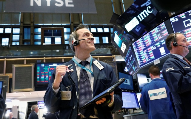Dow Jones tăng hơn 200 điểm sau dự báo 3 lần giảm lãi suất của Fed