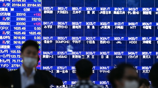 Làn sóng bán tháo ập đến chứng khoán Nhật Bản, Nikkei 225 giảm hơn 1,000 điểm