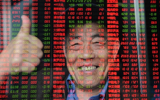 Chứng khoán Hồng Kông bứt phá 4% nhờ cổ phiếu bất động sản và tiêu dùng
