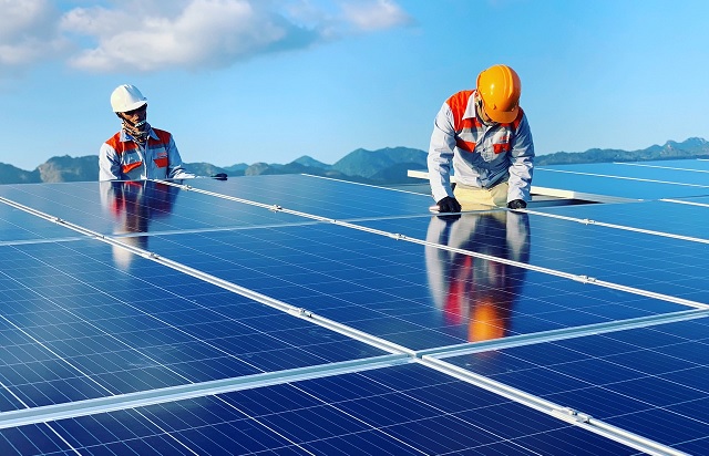 Đề xuất nhà máy điện mặt trời được phép bán trực tiếp cho khách hàng qua đường dây riêng