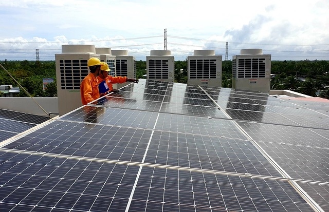 Chính phủ yêu cầu đẩy nhanh xây dựng Nghị định về phát triển điện mặt trời mái nhà tự sản, tự tiêu
