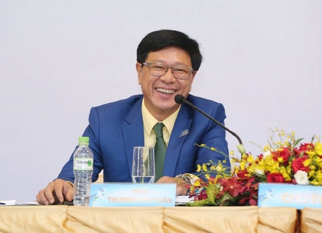Chủ tịch HQC Trương Anh Tuấn ngồi 