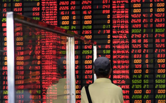 Làn sóng bán tháo lan tới chứng khoá châu Á, Hang Seng sụt 3%