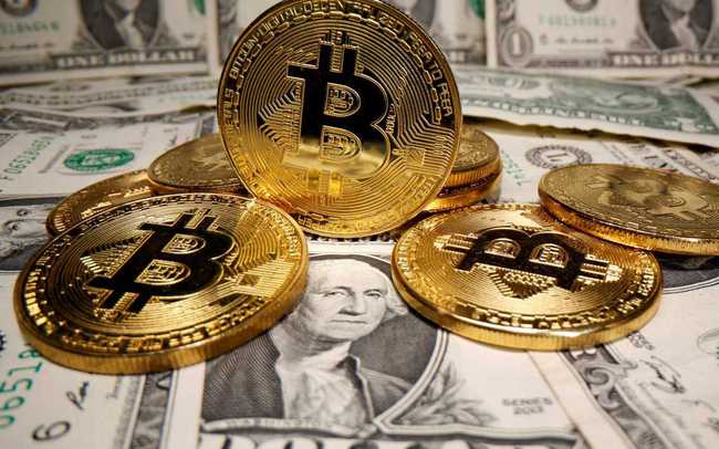USD và vàng kéo nhau giảm vào cuối tuần, Bitcoin hồi phục mạnh