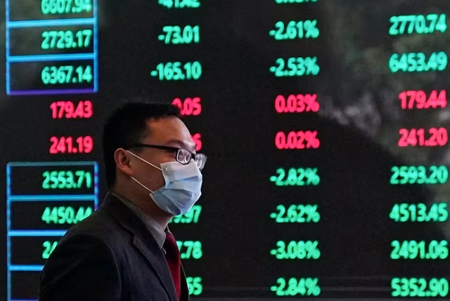 Giới đầu tư Trung Quốc bán tháo cổ phiếu, trái phiếu Mỹ
