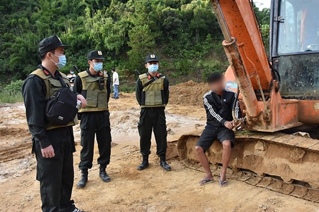 150 cảnh sát bao vây triệt phá địa điểm khai thác khoáng sản quy mô lớn