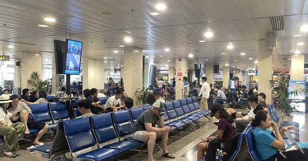 Bất ngờ lượng khách qua sân bay Tân Sơn Nhất ngày 29-4