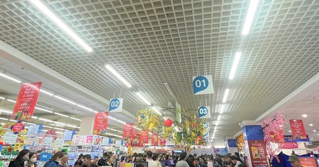 Mùng 2 Tết, một số siêu thị, cửa hàng trên cả nước mở cửa trở lại