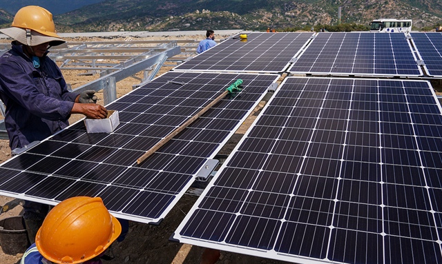 Rà soát 14 dự án điện mặt trời hưởng giá ưu đãi sai quy định