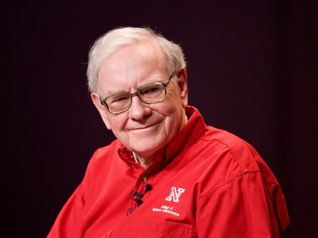 Warren Buffett nắm giữ trái phiếu kho bạc còn nhiều hơn Fed