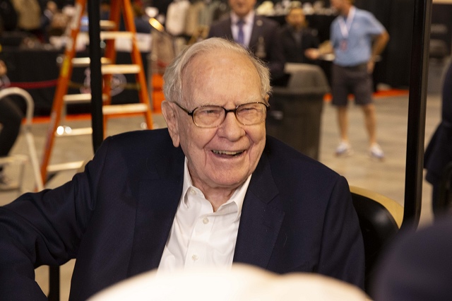 Warren Buffett bước sang năm 2025 với 